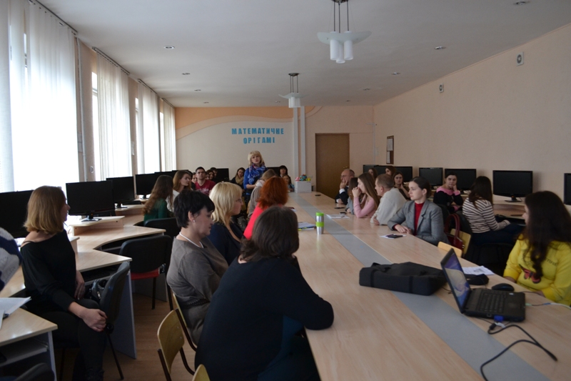(Українська) Семінар «Особливі діти у наших обіймах» проведено на фізико-математичному факультеті