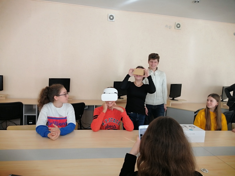 (Українська) Викладачі та студенти фізико-математичного факультету проводять профорієнтацію у STEM-центрі
