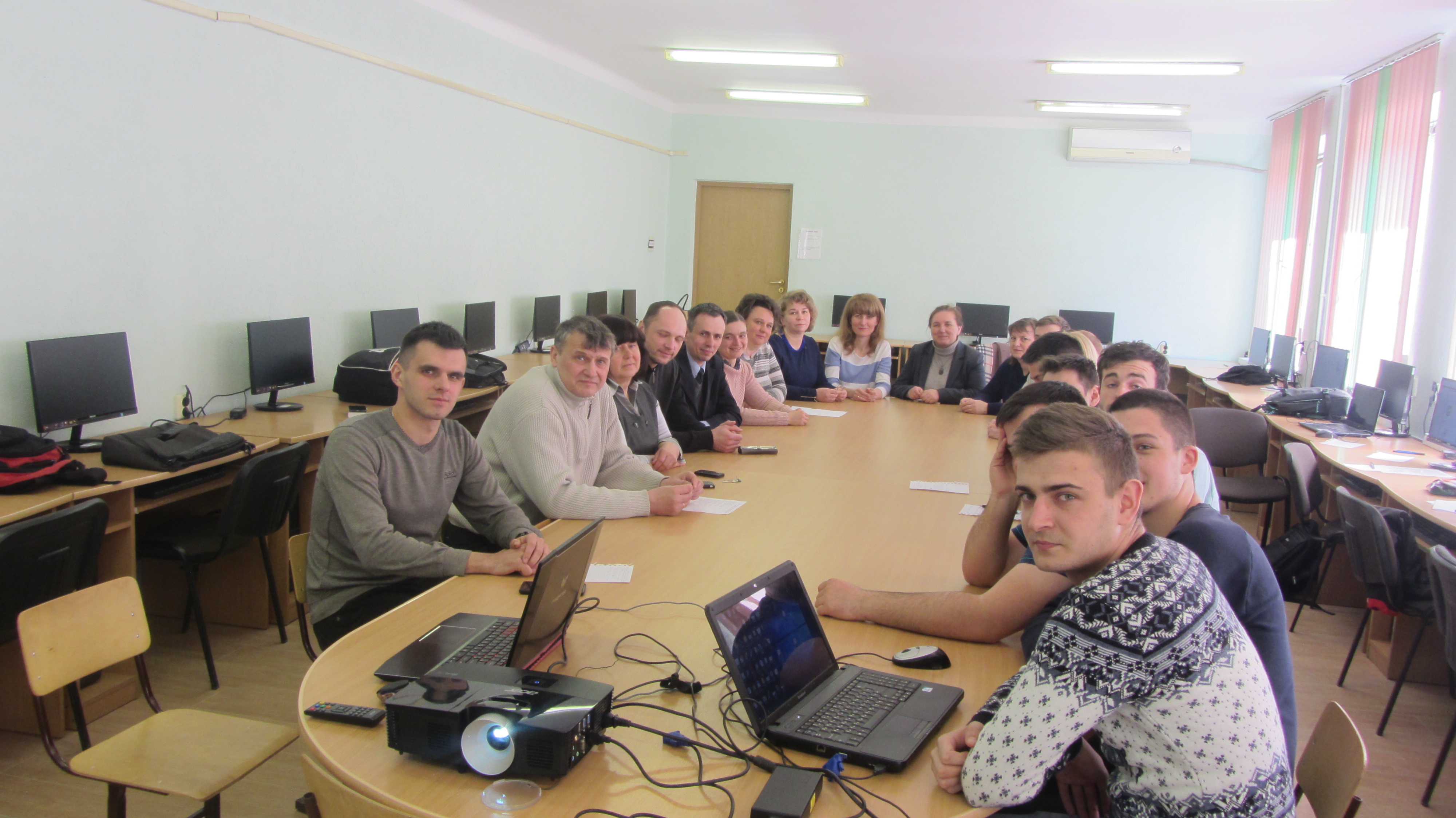 (Українська) На кафедрі інформатики семінар з питань організації адаптивного навчання